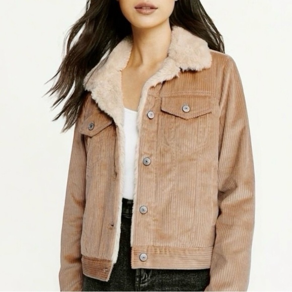 Abercrombie & Fitch Jackets & Blazers - ABERCROMBIE • Faux Fur-Lined Corduroy Trucker Jacket in Tan • Medium